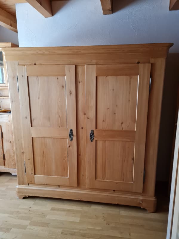 Tannenschrank massiv, 2 Türig mit Regalen und 1 Schublade