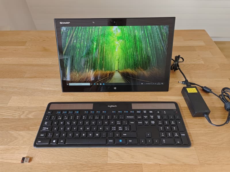 Sharp Tablet 15,6", Win 10, Toucheingabe inkl. Tastatur