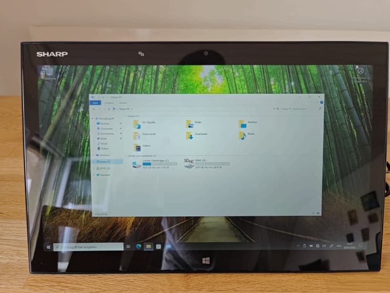 Sharp Tablet 15,6", Win 10, Toucheingabe inkl. Tastatur