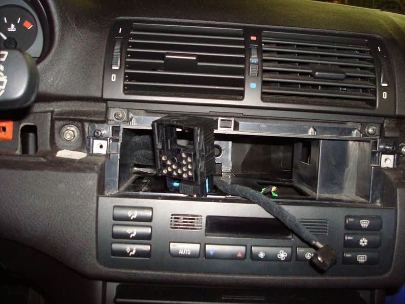 AUTORADIO - Einbau - Reparatur - Service Ihr Profi