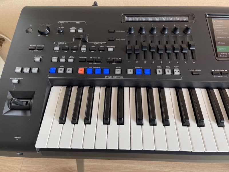 Yamaha Genos 76 Tasten Keyboard