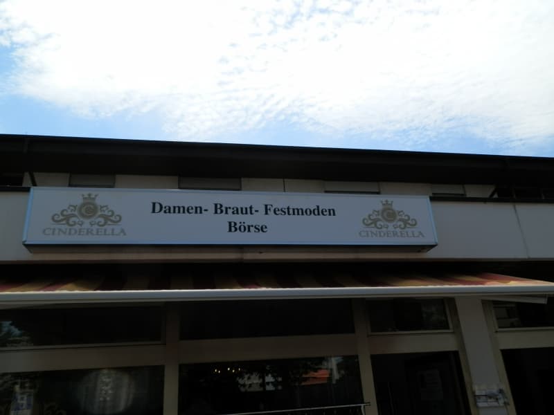 Sie haben gut erhaltene Kleidungsstücke im Kleiderschrank?