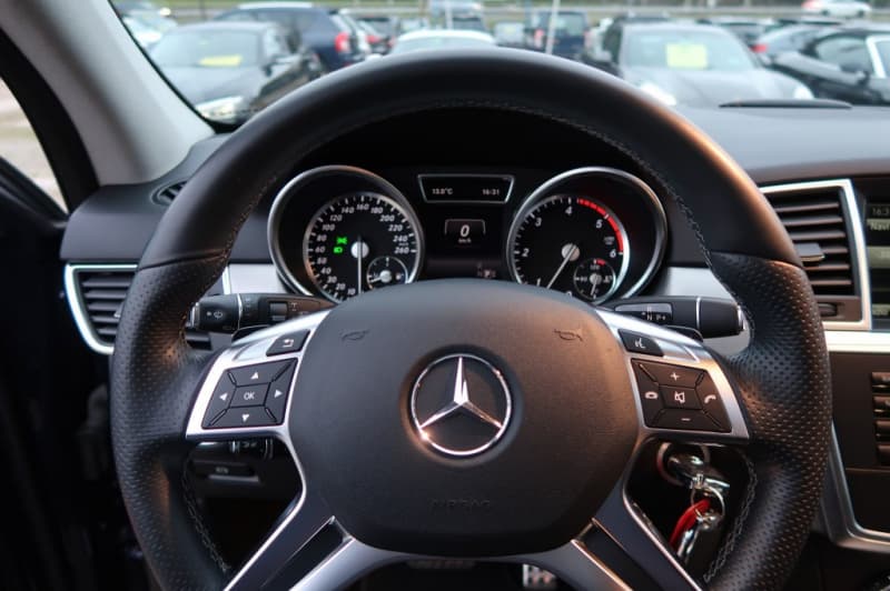 MERCEDES-BENZ ML 350 BlueTEC 4Matic 7G-Tronic SUV