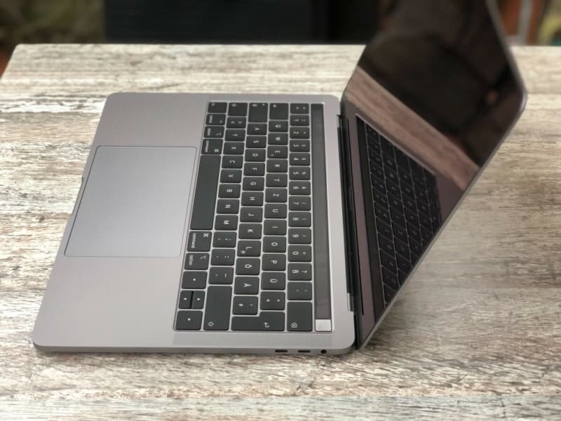 Apple MacBook Pro 13" TB - Space Grau 2018