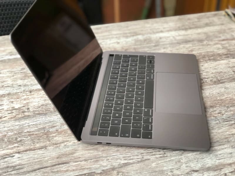 Apple MacBook Pro 13" TB - Space Grau 2018