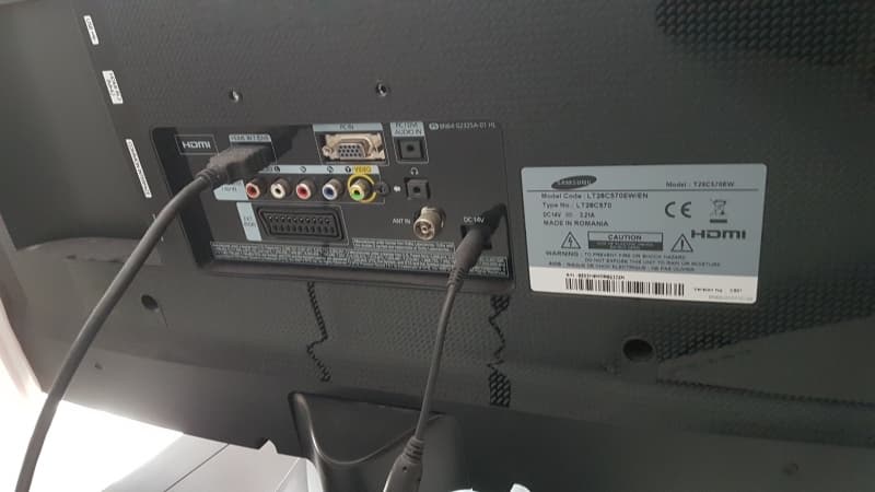 TV (Kleinfernseher) mit Blu-Ray Player, über 120 Filmen & mehr