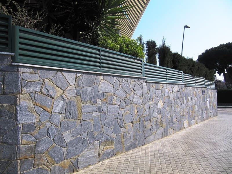 Quarzit Polygonalplatten wild 2-3cm/ 90m2