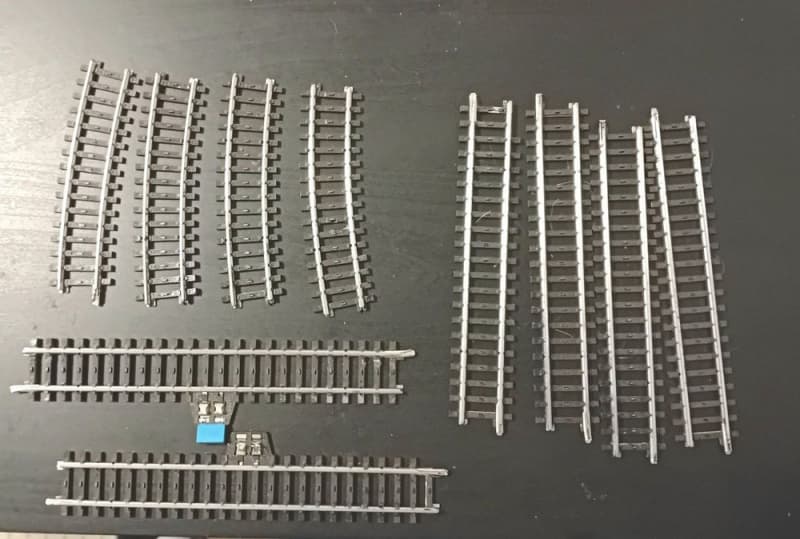 MODELLEISENBAHN: DIVERSE MÄRKLIN K-GLEISE H0 & TRIX FAHRREGLER