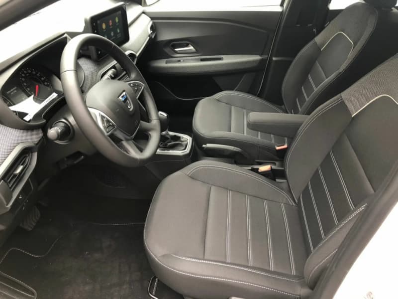 Dacia Sandero PERSONENWAGEN NEU (AUTOMATIKGETRIEBE)