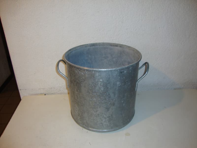 Alter Blechbehälter