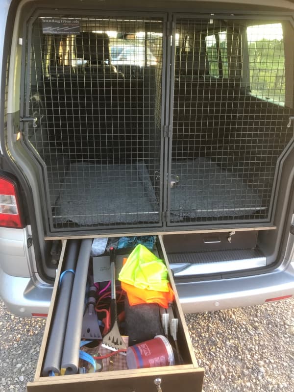 VW T5 Hundegittereinbau komplett mit 2 Schubladen