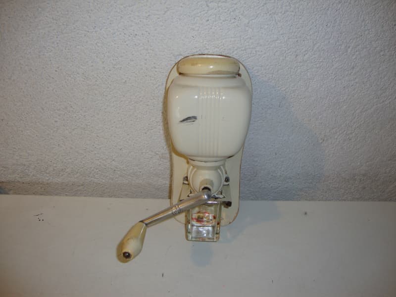 Antike Wand-Kaffeemühle