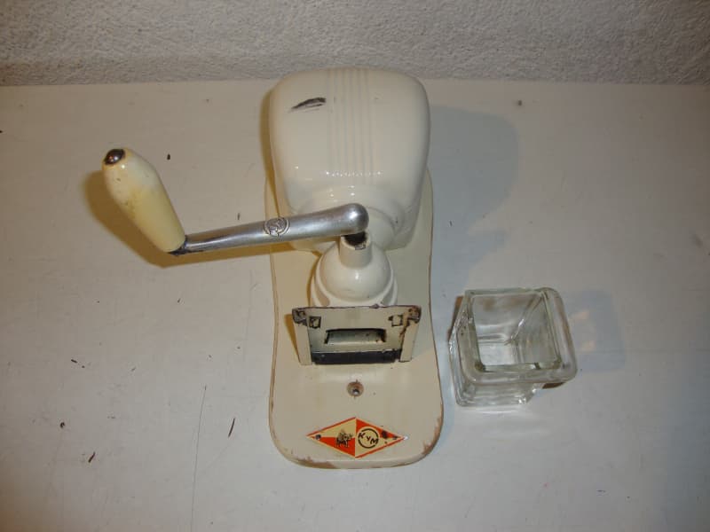 Antike Wand-Kaffeemühle