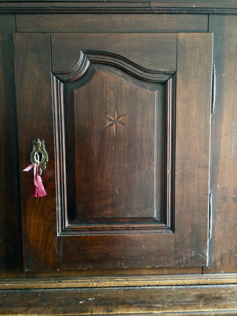 ANTIKER SCHRANK JAHRGANG 1841