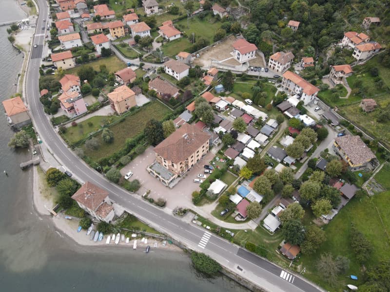 Wohnwagen m 3 Zimmer, fester Vorbau am Comersee, privater Camping