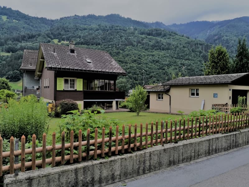 4.5 Zimmer Einfamilienhaus in Nidfurn mit Baulandreserve