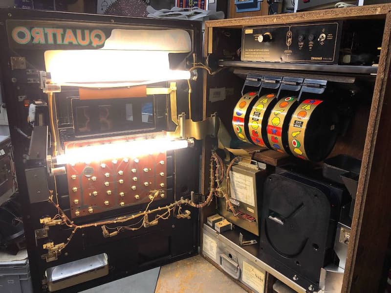 Geldspielautomat Admiral Quattro 100 mit Geldauszahlung