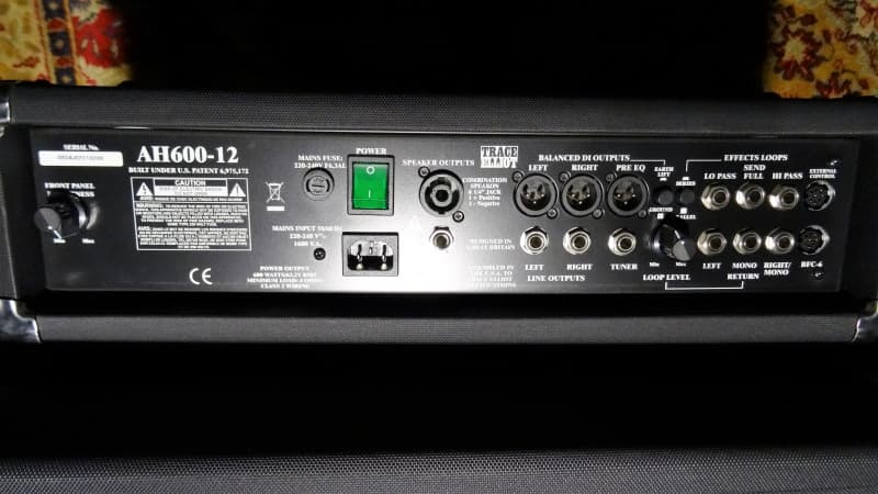E-Bass mit Verstärker