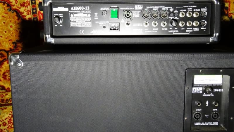 E-Bass mit Verstärker