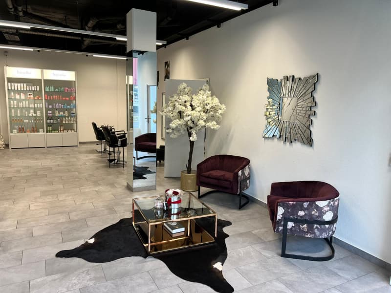 Coiffeuse ( nur Damen ) bereich