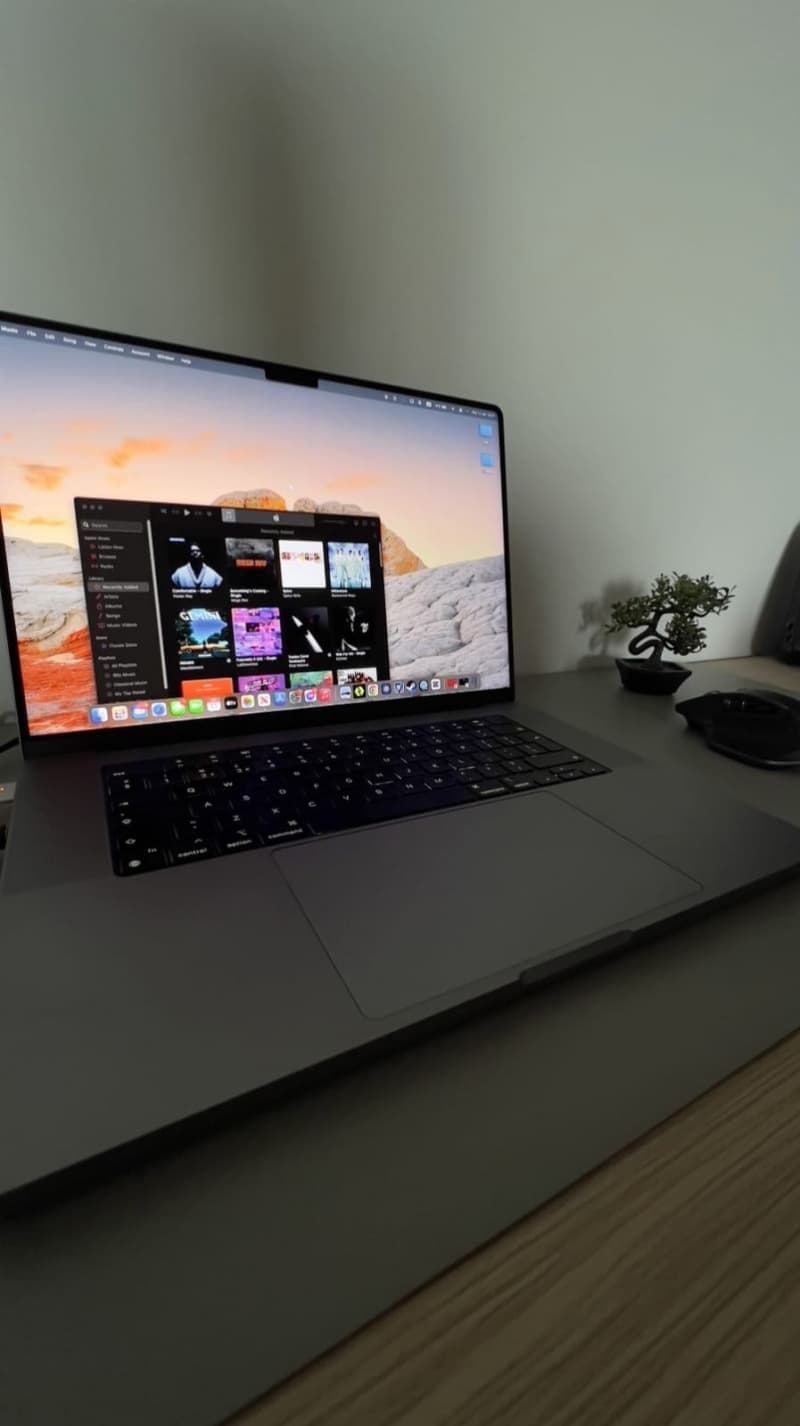 Apple MacBook M1 Pro 16" 2021 Grau