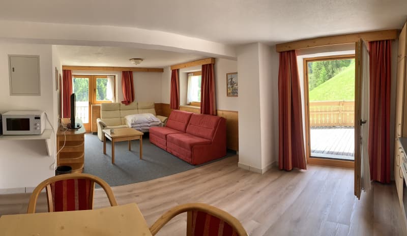 Sehr schöne voll ausgestattete, möblierte 2 ½ Zimmer Wohnung