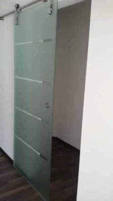 Schöne neue grosse 3,5 Zi. EG Wohnung