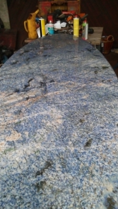 1 Tischplatte aus gnais azul bahia Unikat