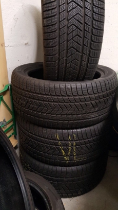 295/40  R21  111V M+S. PIRELLI SCORPION