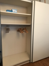 Schrank/Bett/Bilder