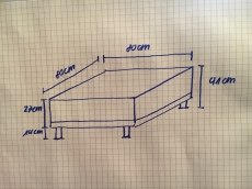 Weisser, quadratischer Leder Hocker