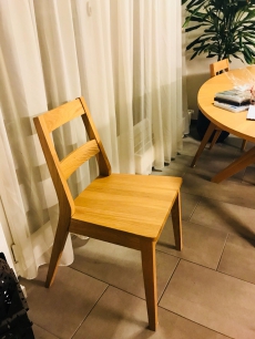 Esstisch mit Bank und Stühlen
