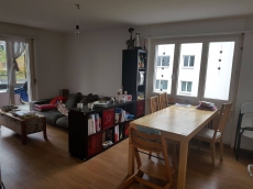 Schöne, helle und preiswerte 4-Zimmer Wohnung in Kriens