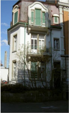 Zentrumsnahe 2-Zimmer Altbau-Wohnung mit sonnigem Balkon