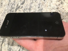 Neuwertiges Iphone 4 8GB schwarz