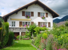 zweisimmen 3 zi Ferienwohnung mit grossem Garten, Terasse Lounge 