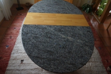 Ovaler Auszugstisch mit Steinplatten