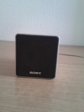 Sony-Receiver mit Boxen und Plattenspieler