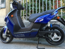 Govecs 2.4+ E Scooter TOP !!