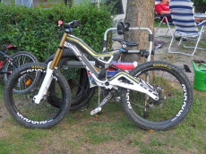 Verkaufe GT DOUWNHILL WORLD CUP Bike