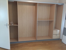 Schrank mit Schiebetür