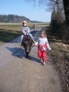 Poyspaziergänge auf dem Elfenhof