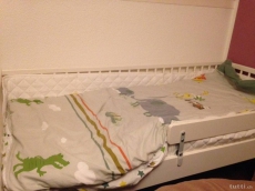 Neuwertiges IKEA-Kinderbett