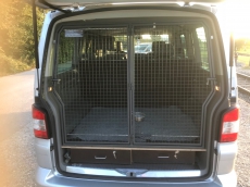 VW T5 Hundegittereinbau komplett mit 2 Schubladen