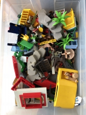 Playmobil - zwei volle Kisten mit diversen Playmobil