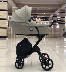 Stokke Xplory V6 Kinderwagen mit Liegewanne.