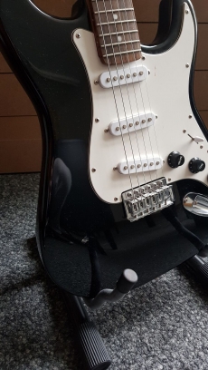 Dimavery E-Gitarre (Stratocaster)