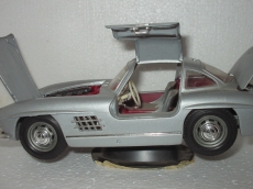 Verkaufe Automodell Mercedes 300SL Burago