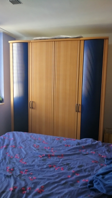 Schlafzimmer  Wandregal Schrank Bett ohne Matratze mit Bettrost