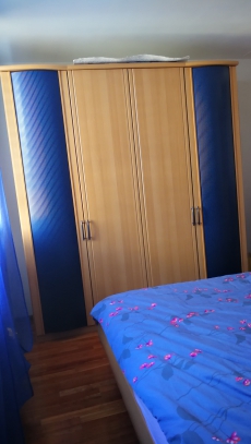 Schlafzimmer  Wandregal Schrank Bett ohne Matratze mit Bettrost